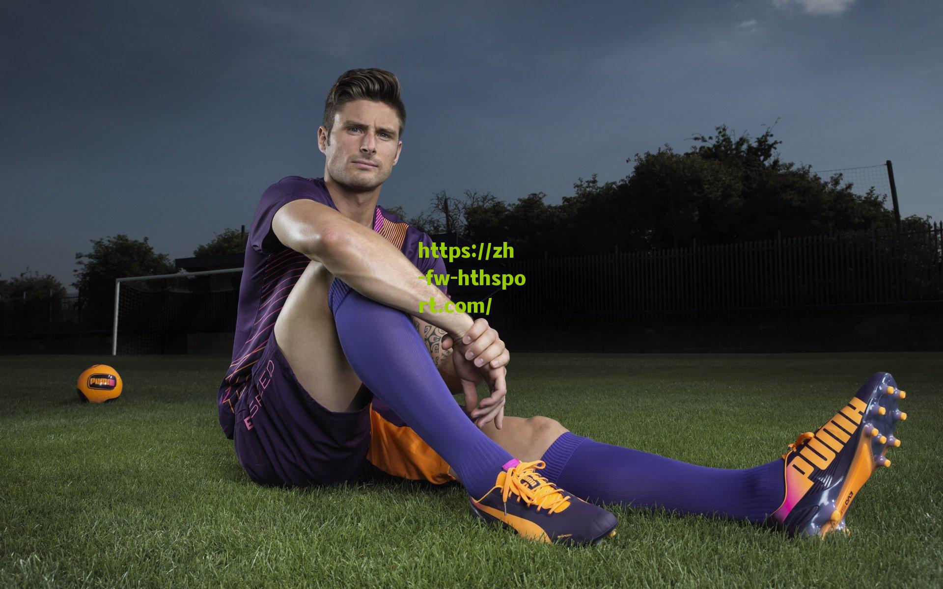 田震南京开唱前探班江苏女足 一曲铿锵玫瑰牵动廿载绿茵情